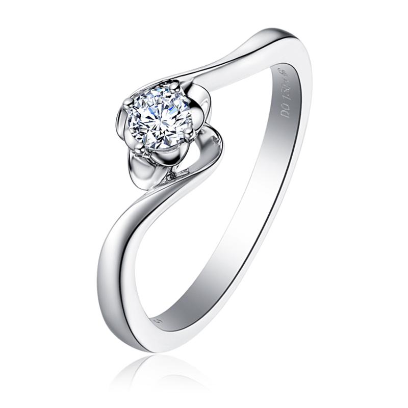华贵时尚白18k金镶钻石戒指