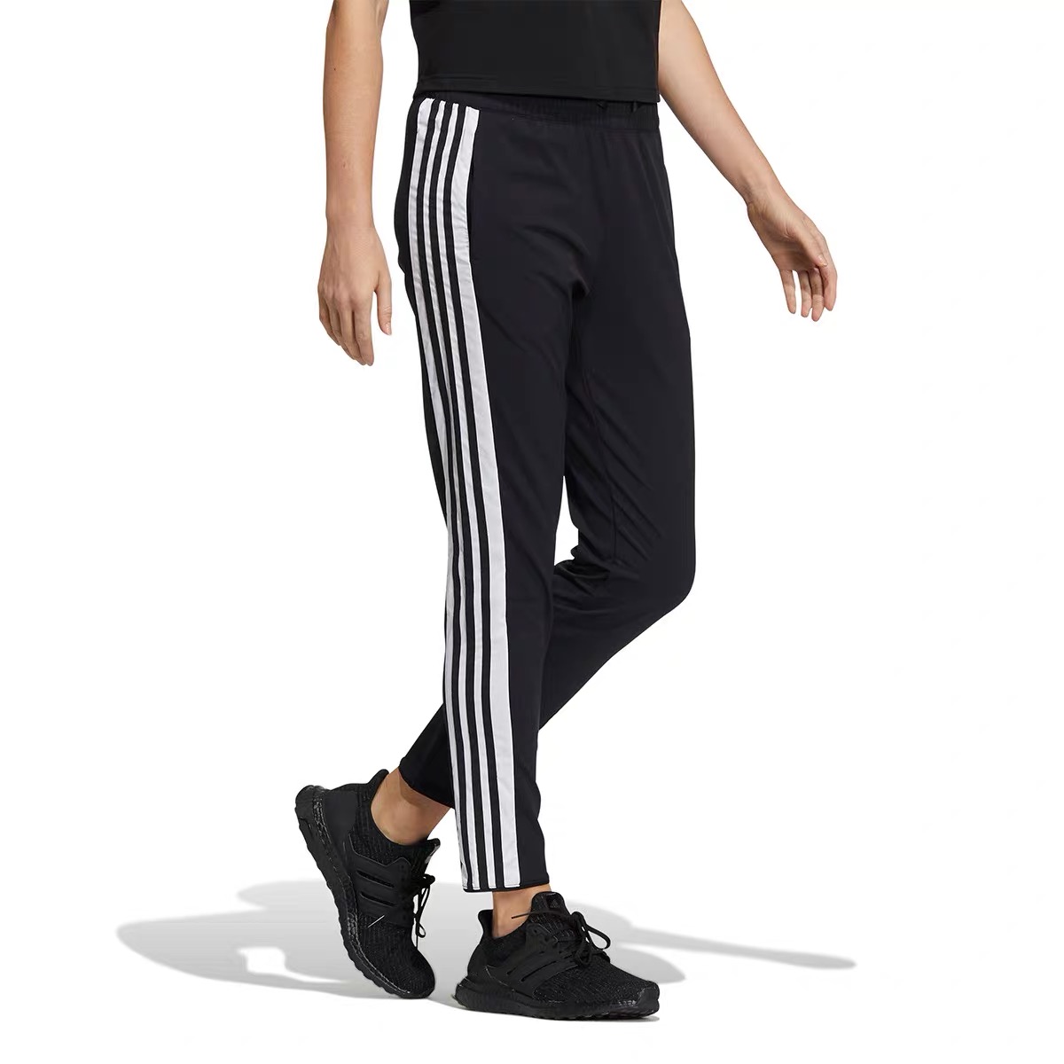 adidas阿迪达斯2022春季款女裤直筒舒适黑色运动裤梭织长裤hf0029
